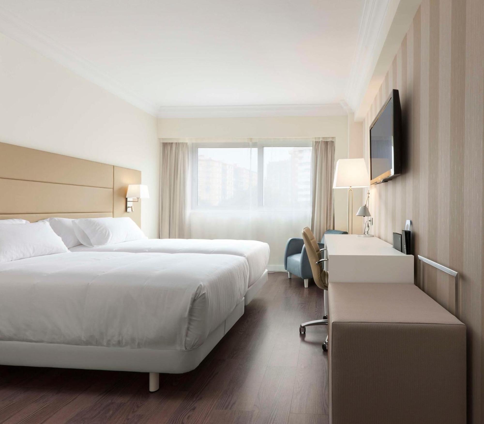 Nh Pamplona Iruna Park Экстерьер фото