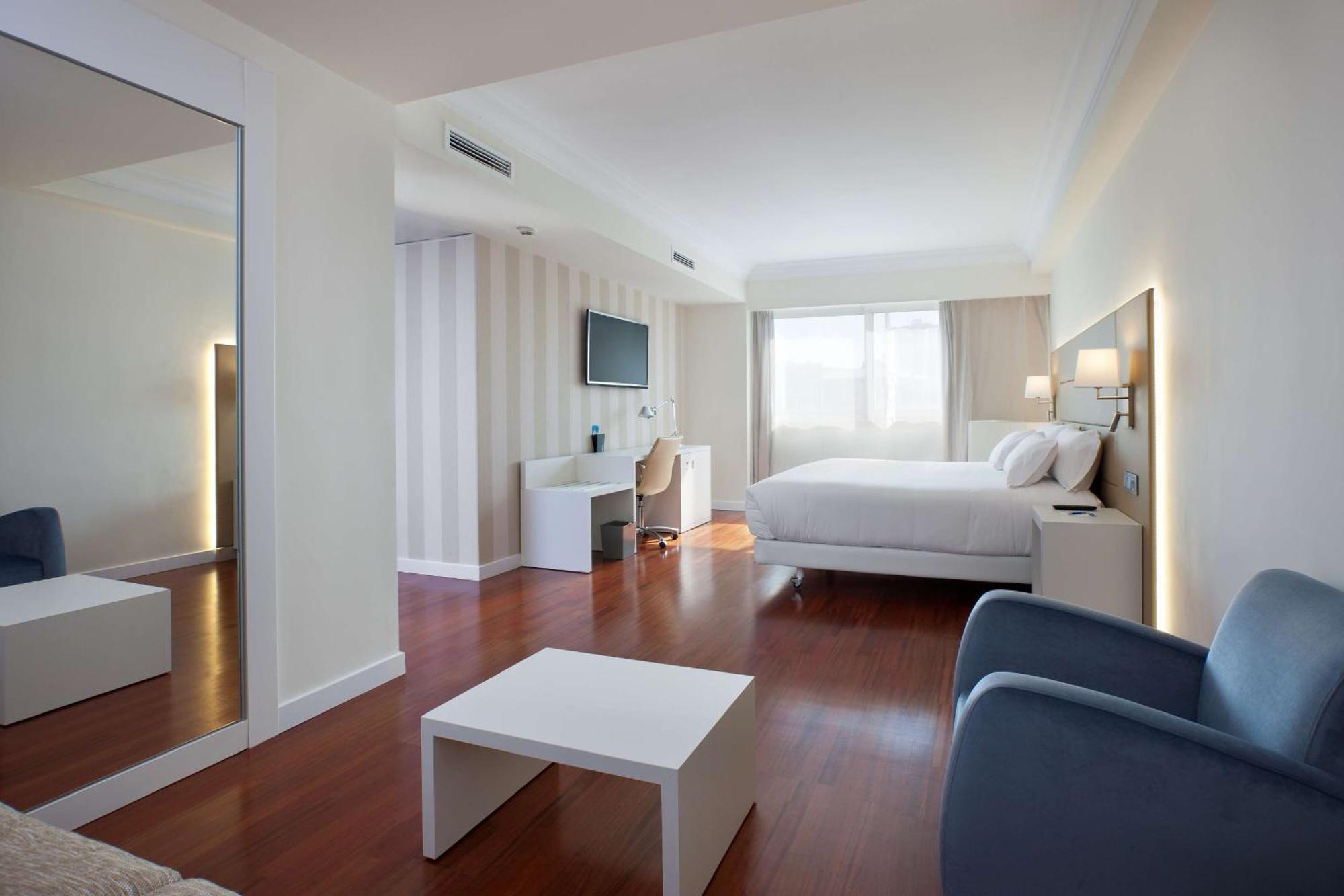 Nh Pamplona Iruna Park Экстерьер фото