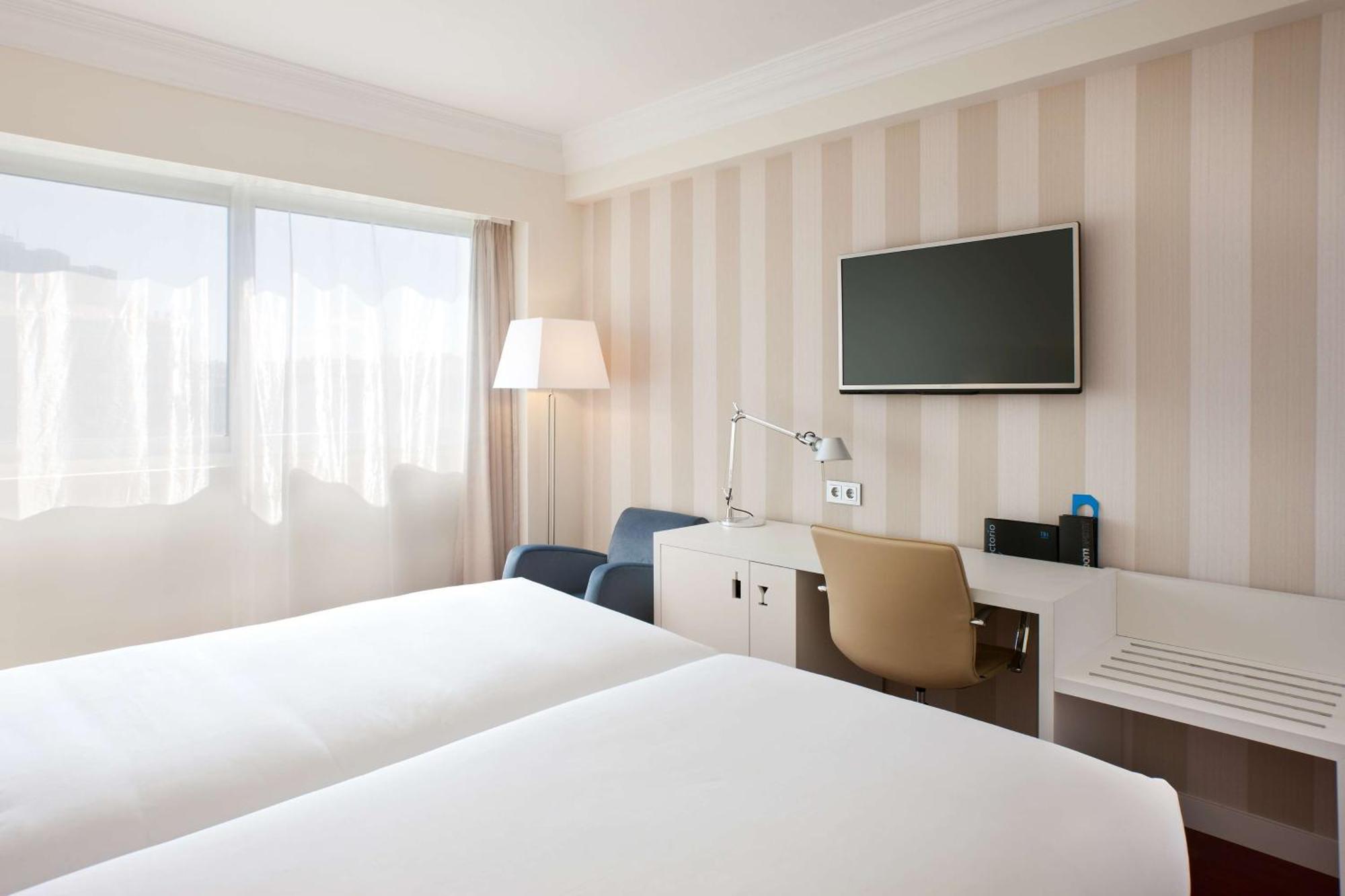 Nh Pamplona Iruna Park Экстерьер фото
