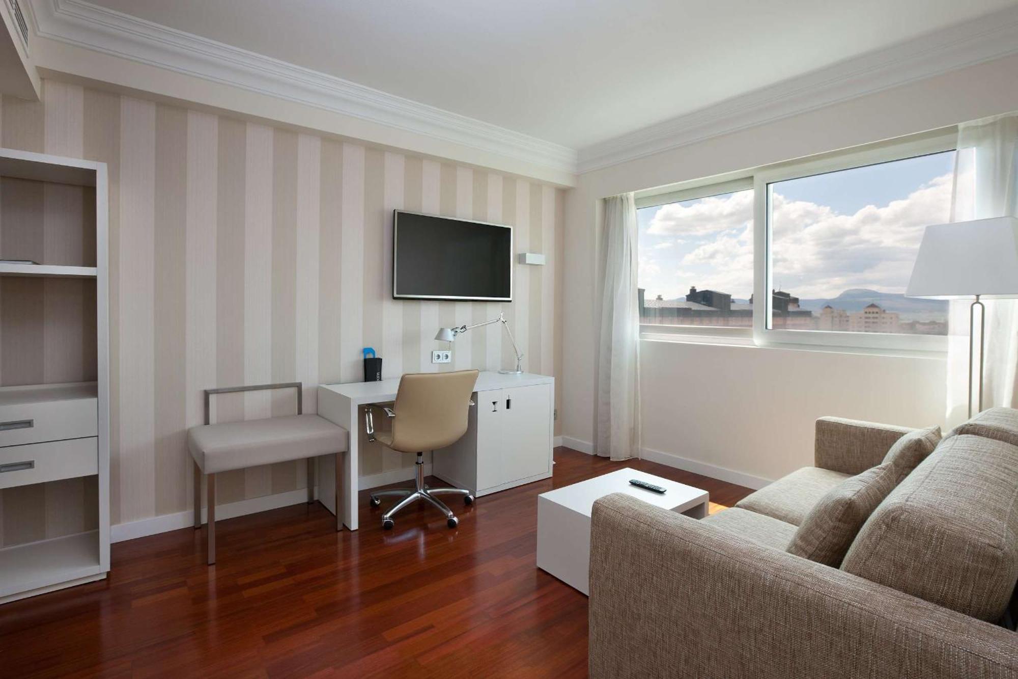 Nh Pamplona Iruna Park Экстерьер фото