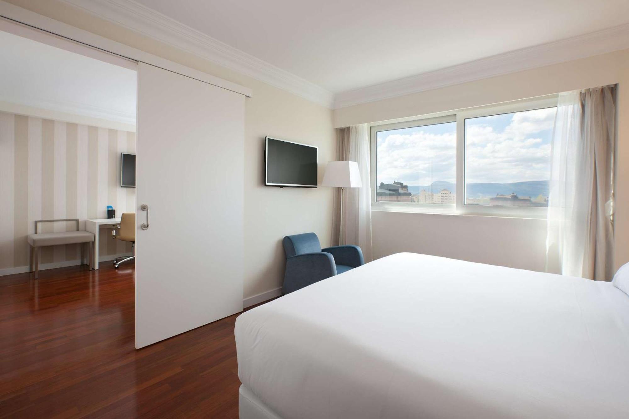 Nh Pamplona Iruna Park Экстерьер фото
