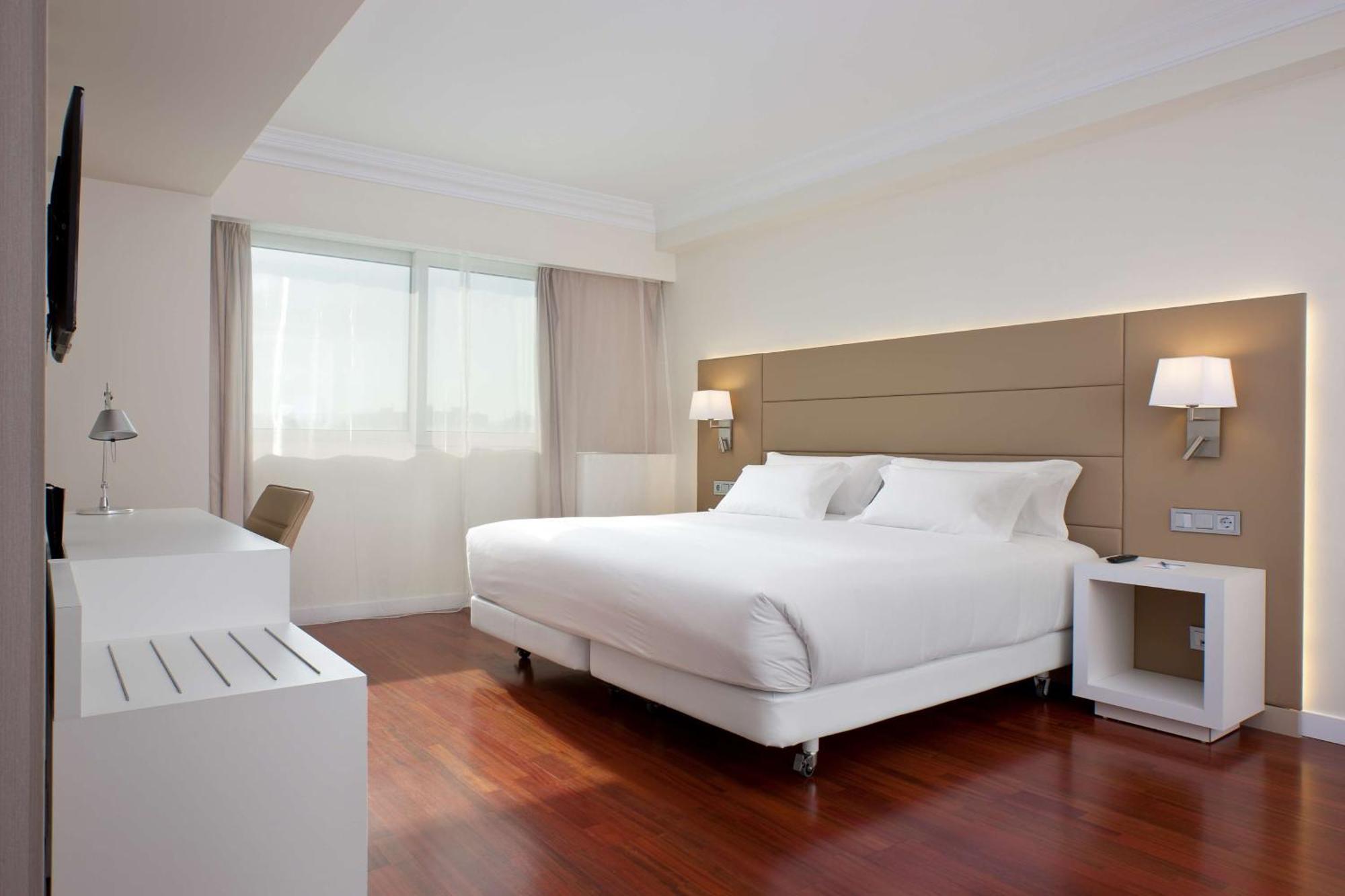 Nh Pamplona Iruna Park Экстерьер фото