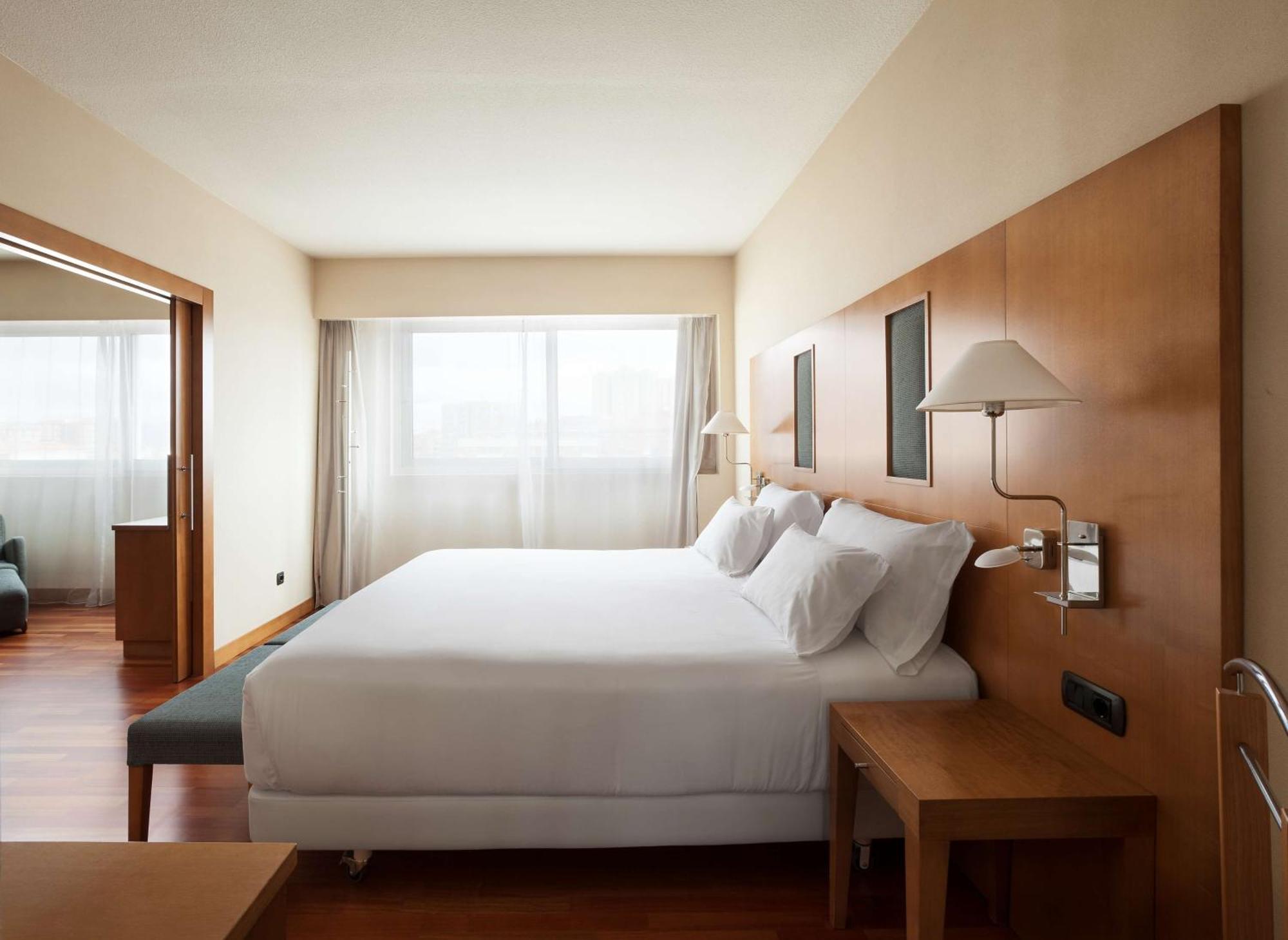 Nh Pamplona Iruna Park Экстерьер фото