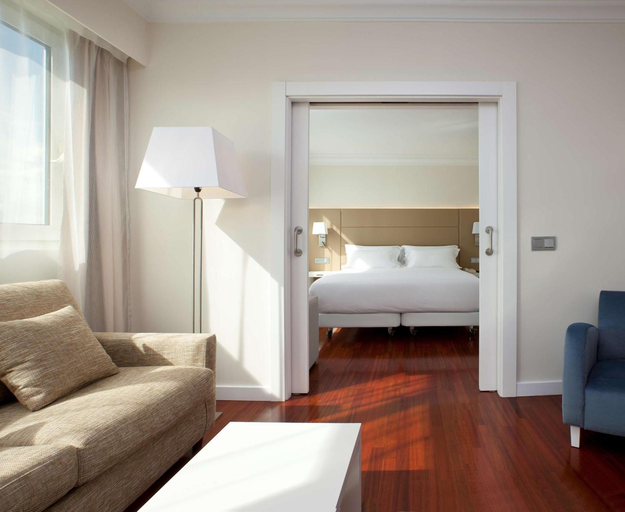 Nh Pamplona Iruna Park Экстерьер фото